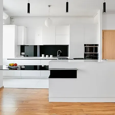 Elevate - Free Underground Parking & The View Apartament